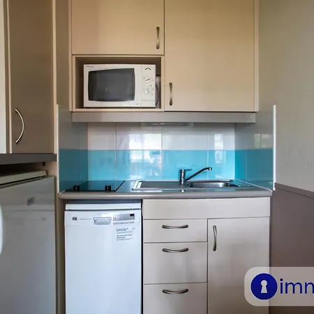 Air-conditioned In With Swimming Pool Apartment *