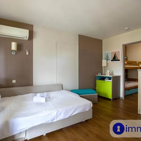 Air-conditioned In With Swimming Pool