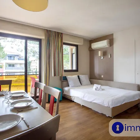 Air-conditioned In With Swimming Pool Apartment